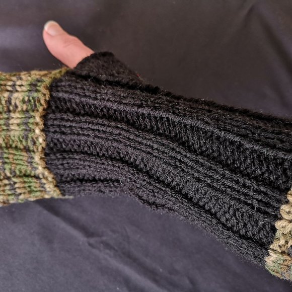 Green Black Camouflage Knit Fingerless Gloves Mittens Armwarmer Made in Canada - Picture 3 of 8